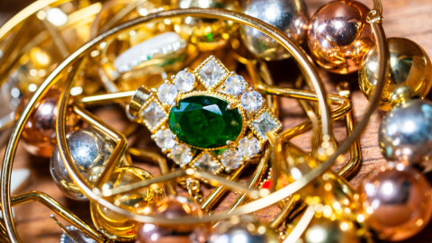 Πολυτελή κοσμήματα 