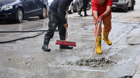 Υπερχείλιση υγρού τσιμέντου στην Κυψέλη / Φώτο: EUROKINISSI