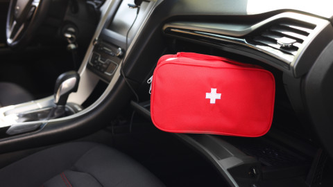 Βαλιτσάκι πρώτων βοηθειών σε αυτοκίνητο  