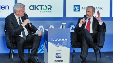 O επικεφαλής του ομίλου Άκτωρ Αλέξανδρος Εξάρχου με τον δημοσιογράφο Νίκο Χατζηνικολάου 