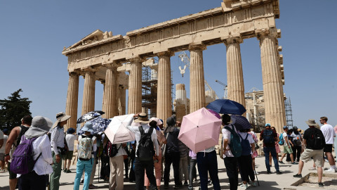 Τουρίστες στην Ακρόπολη