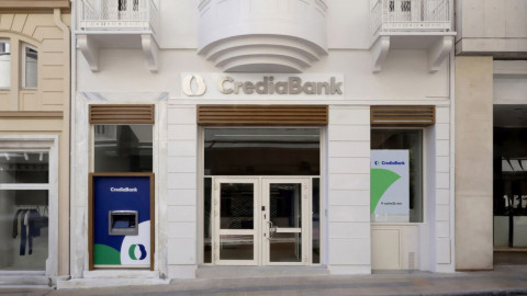 Το εξωτερικό του καταστήματος της CrediaBank στη Σκουφά