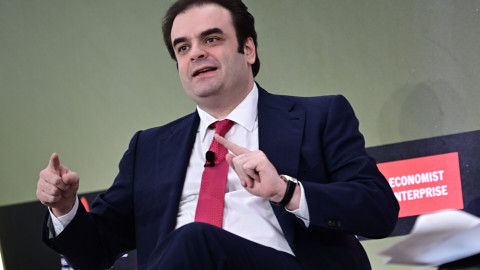 Κυριάκος Πιερρακάκης σε συζήτηση στρογγυλής τραπέζης του Economist