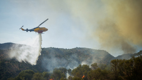 Πυρκαγιά στη Λέσβο - ελικόπτερο κατάσβεσης