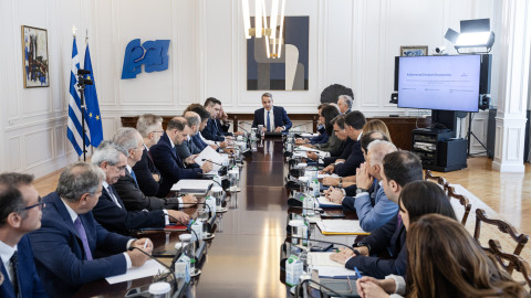 Συνεδρίαση της Κυβερνητικής Επιτροπής Βιομηχανίας υπό τον Κυριάκο Μητσοτάκη 