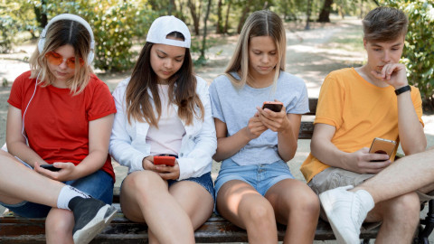 Παιδιά με smartphones