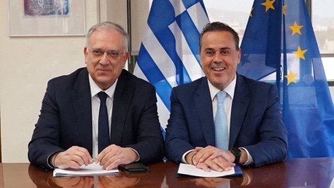 Οι Υπουργοί Περιβάλλοντος και Ενέργειας, Σταύρος Παπασταύρου και Ανάπτυξης, Τάκης Θεοδωρικάκος
