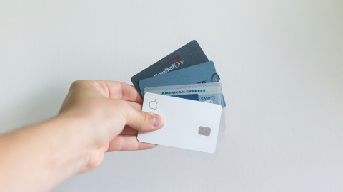 Δαπάνες με πλαστικό χρήμα, ίσες με το 30% του πραγματικού εισοδήματός 