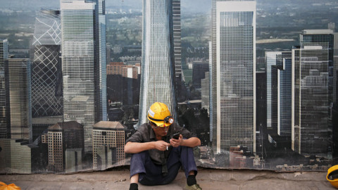 Επιβραδύνεται η ανάπτυξη στην Κίνα