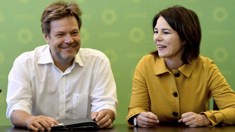 Οι Πράσινοι μπροστά από το SPD