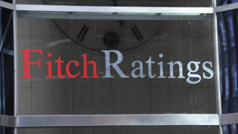 Ο οίκος Fitch υποβάθμισε το αξιόχρεο της Ιταλίας