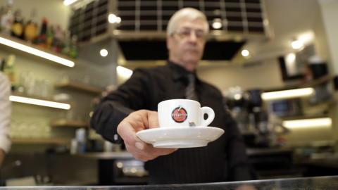 Στο 24% παραμένουν καφές, χυμοί και αναψυκτικά