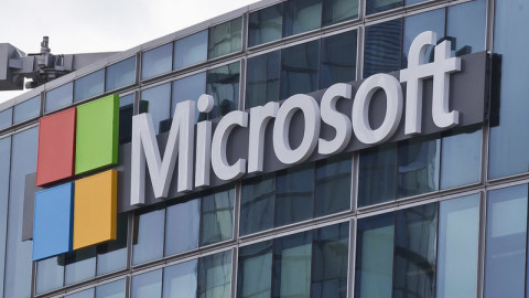 Η Microsoft σπάει το φράγμα του 1 τρισ. δολαρίων