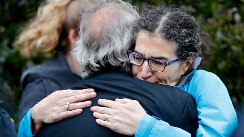 ΗΠΑ: Μεσίστιες οι σημαίες μετά το μακελειό 