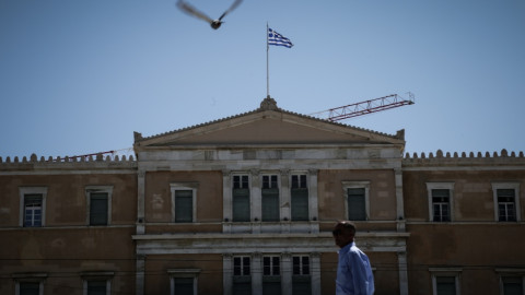 Τροπολογία για αναδρομικά και στους διπλωμάτες