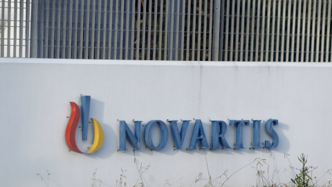 Παγώνει προσωρινά η έρευνα για τη Novartis