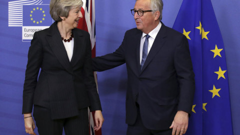 Μέι και Γιούνκερ συζήτησαν για το Brexit