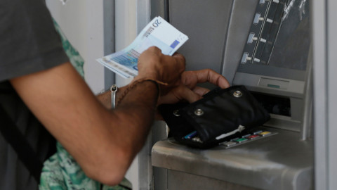 Περισσότερα δάνεια ζητούν οι πολίτες από τις τράπεζες