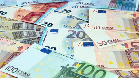 Ενισχύεται το ευρώ στην αγορά συναλλάγματος