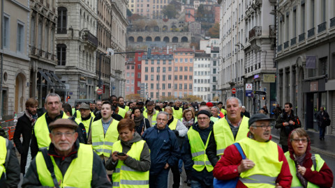 Στιγμιότυπο από τη διαμαρτυρία των Κίτρινων Γιλέκων στη Λιόν