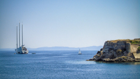 Υπογράφεται η σύμβαση για έρευνες υδρογονανθράκων στο Ιόνιο