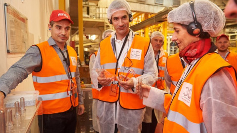 Στο εργοστάσιο της Coca - Cola 3E ο Κ. Μπακογιάννης και η βρετανίδα πρέσβης