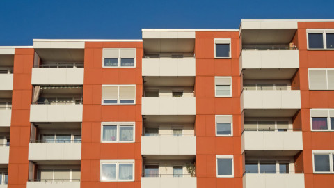 Πολίτες εναντίον κερδοσκόπων ιδιοκτητών κατοικίας