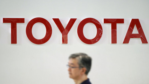 Η Toyota επανεξετάζει την παραγωγή αυτοκινήτων στο Ηνωμένο Βασίλειο