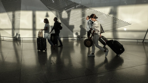 Ταξιδιωτικό ισοζύγιο: Ήλθαν περισσότεροι, ξόδεψαν λιγότερα