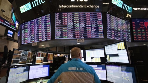 Μικτή εικόνα στη Wall Street - Πτώση του Dow Jones 