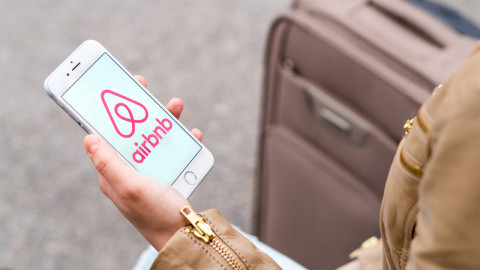 Airbnb: Ενδείξεις ανάκαμψης με πάνω από 1 εκατ. κρατήσεις
