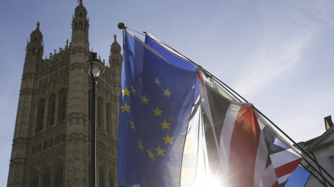 Μέι προς Μέρκελ, Μακρόν: Η συμφωνία του Brexit είναι νεκρή 