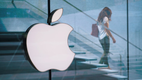 Βουτιά για την Apple μετά την επιστολή Κουκ