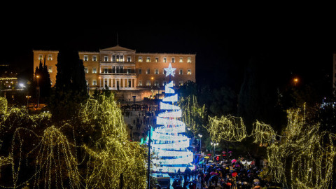 Άναψε το χριστουγεννιάτικο δέντρο της Αθήνας