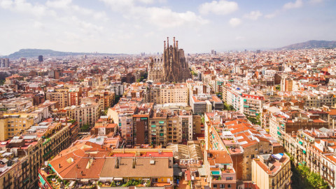 Airbnb: Ρεκόρ κλειστών ακινήτων και εκτόξευση ενοικίων στη Βαρκελώνη παρά την αυστηρή πολιτική κατά των βραχυχρόνιων μισθώσεων