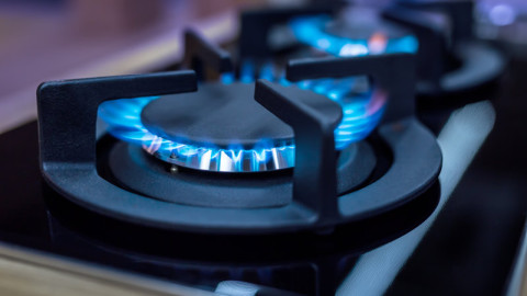 Ενέργεια: Ανοίγει ξανά η «ψαλίδα» στις τιμές πετρελαίου και φυσικού αερίου