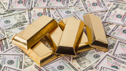 Χρυσός: Yποχωρεί κάτω από τα 2.020 δολάρια ανά ουγγιά