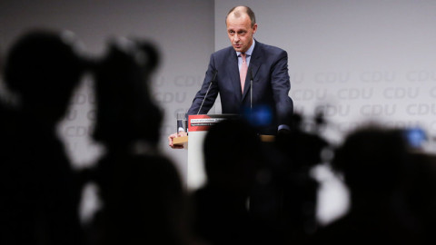 Σόιμπλε και Έτιγκερ ψηφίζουν... Μερτς