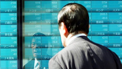 Η Wall Street ανεβάζει τον Nikkei