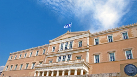 Τι ζητούν οι επενδυτές για να «μπουν» στα ελληνικά ομόλογα