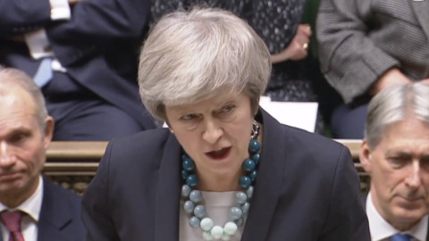 Αναβάλει η Τερέζα Μέι την ψηφοφορία για το Brexit