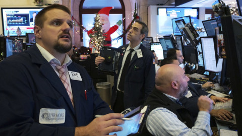 Μικρή πτώση στη Wall Street μετά τα ρεκόρ 