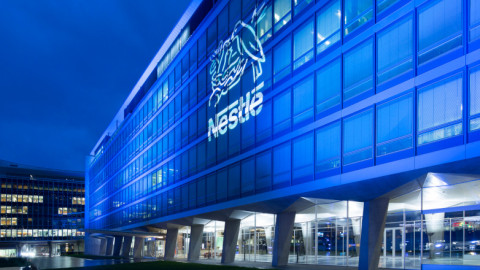 Σταδιακή κατάργηση των πλαστικών ανακοίνωσε η Nestlé