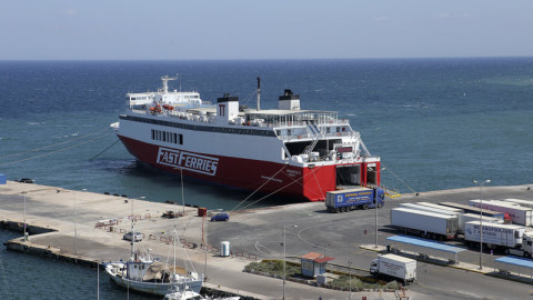Μηχανική βλάβη στο «Fast Ferries Andros»