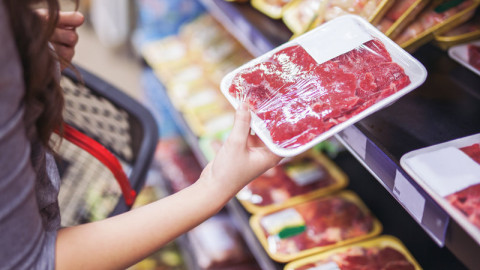 Η Κίνα βάζει μπλόκο στο κρέας από Καναδά