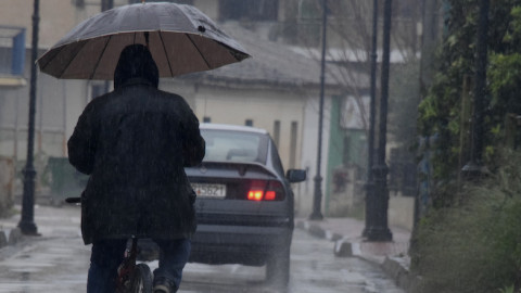 Χειμωνιάτικο σκηνικό για τον καιρό σήμερα
