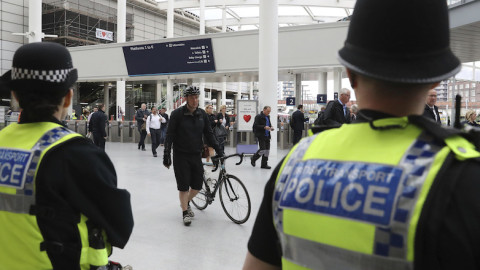 Τρεις τραυματίες από επίθεση με μαχαίρι στο Μάντσεστερ