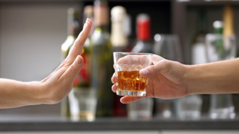 Μελέτη ΙΟΒΕ: Ισχυρό πλήγμα στον κλάδο αλκοολούχων ποτών