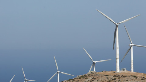 ΕΥ: Η Ελλάδα στην 1η θέση του προσαρμοσμένου, ως προς το ΑΕΠ, δείκτη ανανεώσιμων πηγών ενέργειας