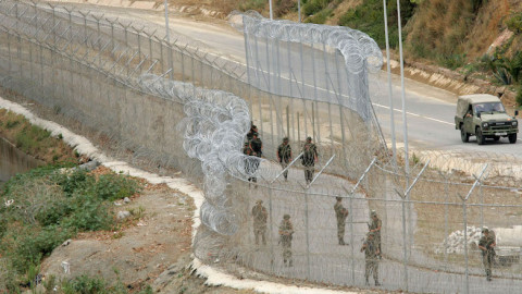 Η Ισπανία ψηλώνει τον φράχτη στη Θέουτα